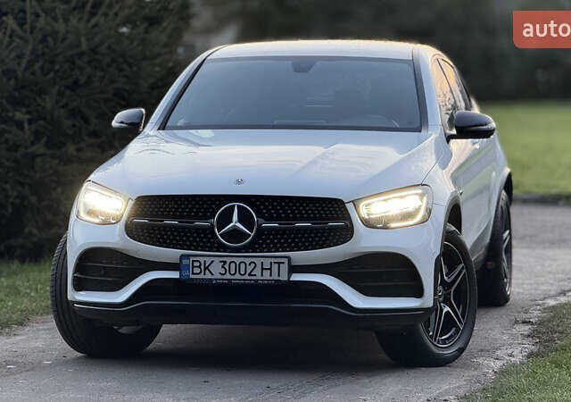 Белый Мерседес GLC-Class Coupe, объемом двигателя 2 л и пробегом 114 тыс. км за 48700 $, фото 12 на Automoto.ua