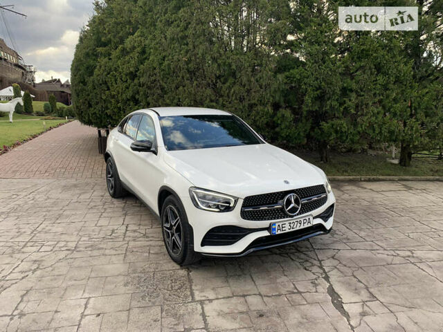 Білий Мерседес GLC-Class Coupe, об'ємом двигуна 2 л та пробігом 41 тис. км за 52500 $, фото 6 на Automoto.ua