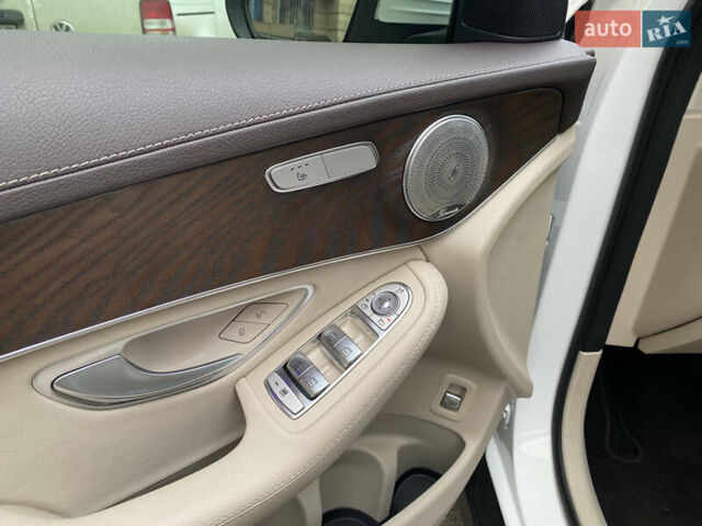 Белый Мерседес GLC-Class Coupe, объемом двигателя 1.95 л и пробегом 85 тыс. км за 45900 $, фото 14 на Automoto.ua