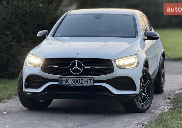 Белый Мерседес GLC-Class Coupe, объемом двигателя 2 л и пробегом 114 тыс. км за 48700 $, фото 13 на Automoto.ua