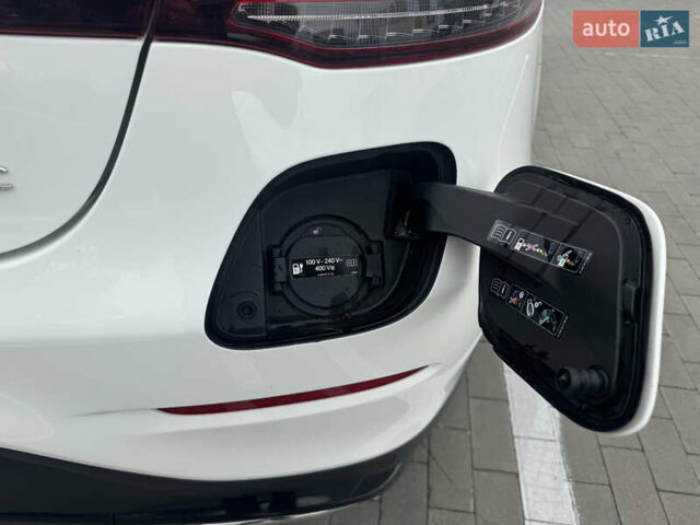 Белый Мерседес GLC-Class Coupe, объемом двигателя 2 л и пробегом 44 тыс. км за 61850 $, фото 11 на Automoto.ua