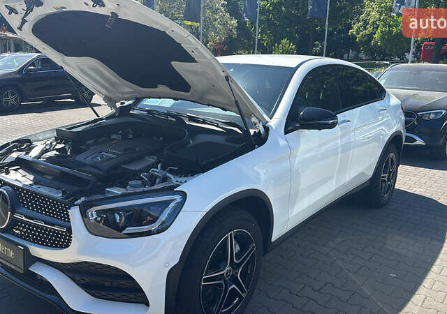 Белый Мерседес GLC-Class Coupe, объемом двигателя 2 л и пробегом 44 тыс. км за 61850 $, фото 30 на Automoto.ua