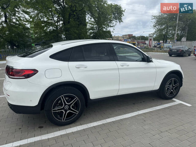 Белый Мерседес GLC-Class Coupe, объемом двигателя 2 л и пробегом 44 тыс. км за 61850 $, фото 3 на Automoto.ua