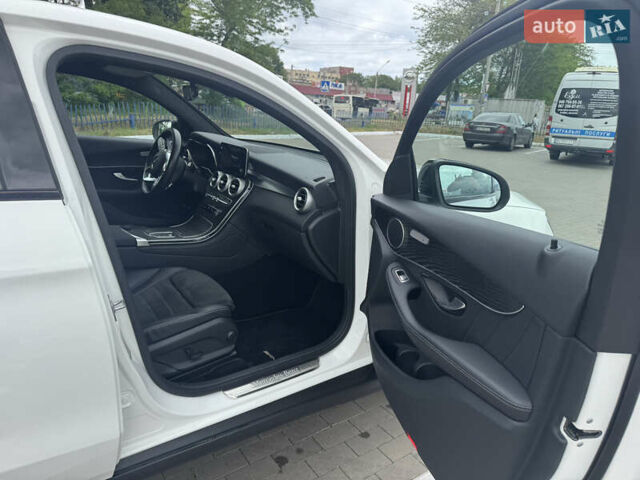 Белый Мерседес GLC-Class Coupe, объемом двигателя 2 л и пробегом 44 тыс. км за 61850 $, фото 5 на Automoto.ua