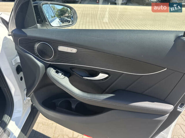 Белый Мерседес GLC-Class Coupe, объемом двигателя 2 л и пробегом 44 тыс. км за 61850 $, фото 34 на Automoto.ua
