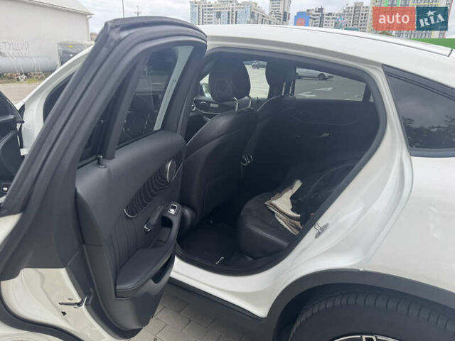 Белый Мерседес GLC-Class Coupe, объемом двигателя 2 л и пробегом 44 тыс. км за 60500 $, фото 10 на Automoto.ua