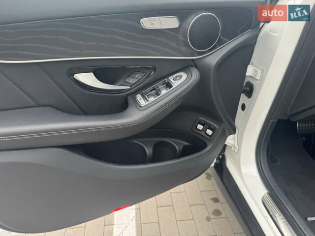 Белый Мерседес GLC-Class Coupe, объемом двигателя 2 л и пробегом 44 тыс. км за 61850 $, фото 20 на Automoto.ua