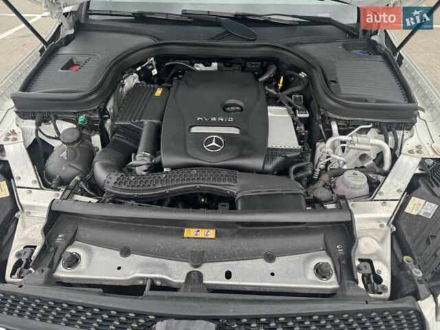 Белый Мерседес GLC-Class Coupe, объемом двигателя 2 л и пробегом 44 тыс. км за 61850 $, фото 23 на Automoto.ua
