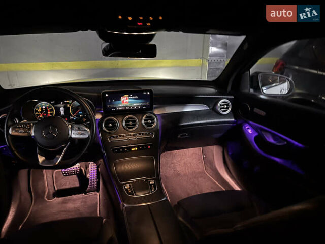 Белый Мерседес GLC-Class Coupe, объемом двигателя 2 л и пробегом 44 тыс. км за 61850 $, фото 26 на Automoto.ua