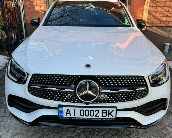 Белый Мерседес GLC-Class Coupe, объемом двигателя 1.95 л и пробегом 18 тыс. км за 59100 $, фото 1 на Automoto.ua