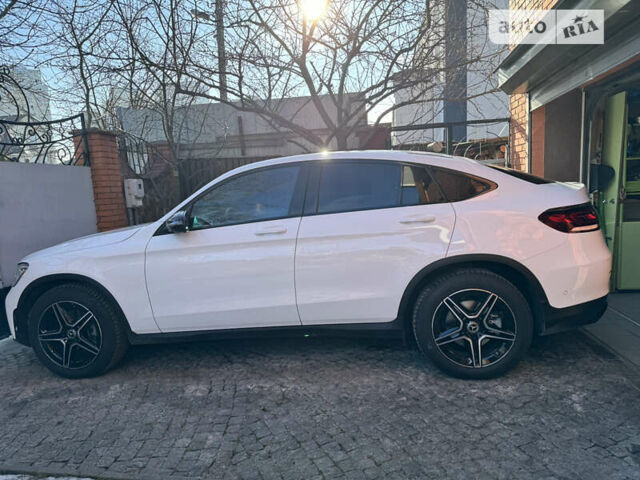 Белый Мерседес GLC-Class Coupe, объемом двигателя 1.95 л и пробегом 18 тыс. км за 59100 $, фото 4 на Automoto.ua