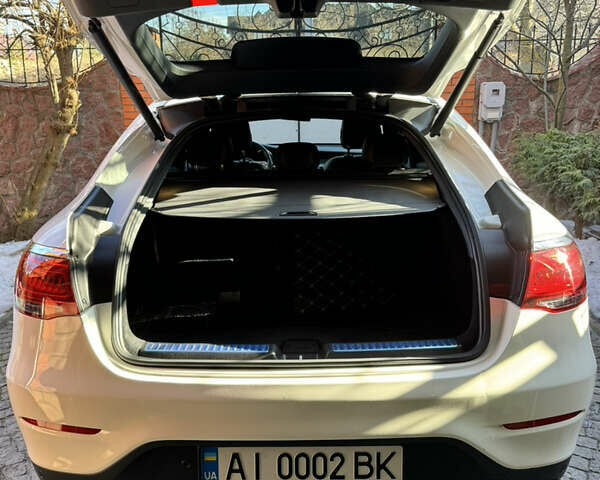 Белый Мерседес GLC-Class Coupe, объемом двигателя 1.95 л и пробегом 18 тыс. км за 59100 $, фото 7 на Automoto.ua