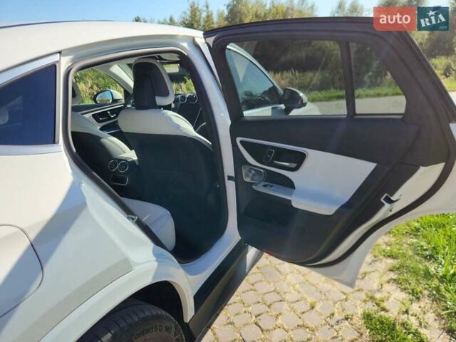 Белый Мерседес GLC-Class Coupe, объемом двигателя 1.99 л и пробегом 13 тыс. км за 93000 $, фото 2 на Automoto.ua