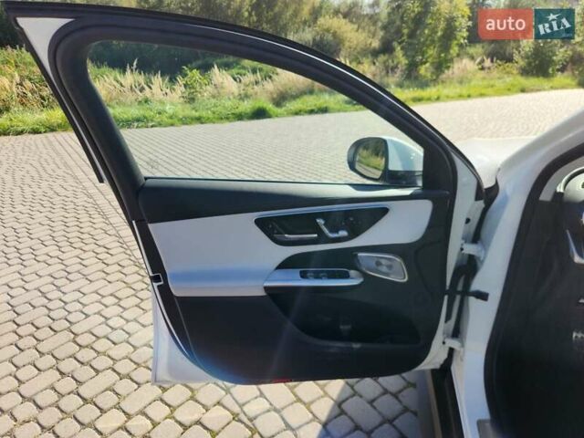 Белый Мерседес GLC-Class Coupe, объемом двигателя 1.99 л и пробегом 13 тыс. км за 93000 $, фото 4 на Automoto.ua