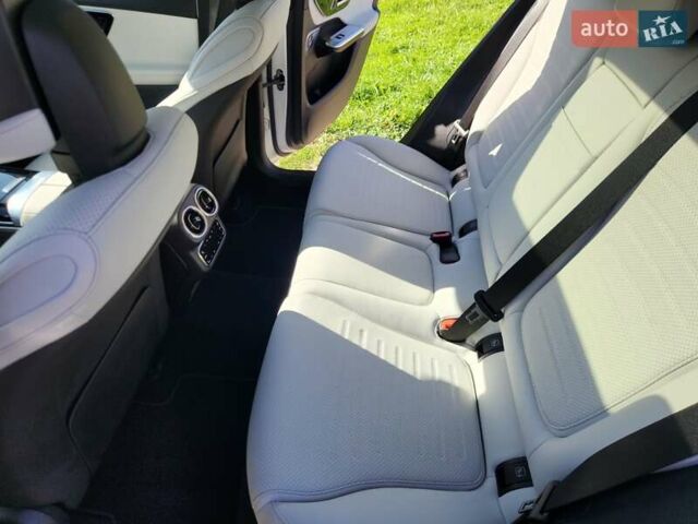 Белый Мерседес GLC-Class Coupe, объемом двигателя 1.99 л и пробегом 13 тыс. км за 93000 $, фото 7 на Automoto.ua