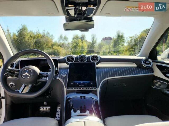 Белый Мерседес GLC-Class Coupe, объемом двигателя 1.99 л и пробегом 13 тыс. км за 93000 $, фото 5 на Automoto.ua