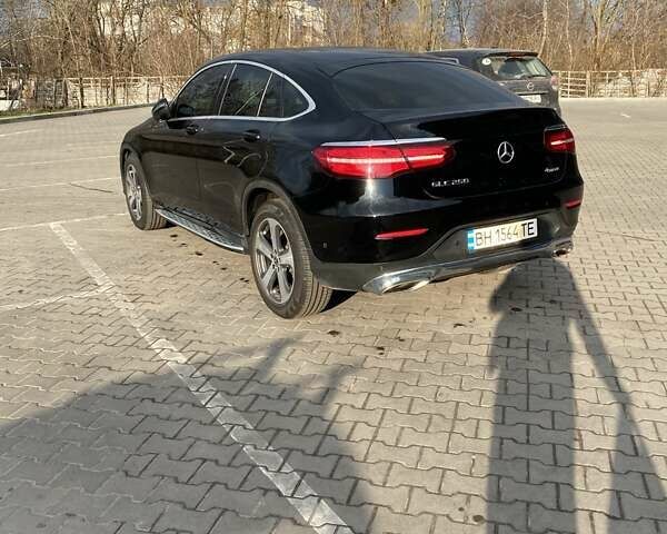 Чорний Мерседес GLC-Class Coupe, об'ємом двигуна 1.99 л та пробігом 140 тис. км за 39500 $, фото 5 на Automoto.ua