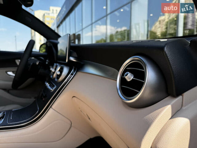 Черный Мерседес GLC-Class Coupe, объемом двигателя 2 л и пробегом 97 тыс. км за 38300 $, фото 47 на Automoto.ua
