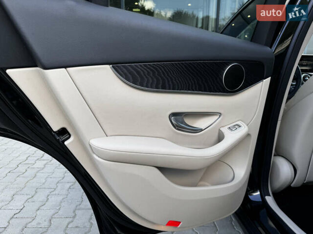 Черный Мерседес GLC-Class Coupe, объемом двигателя 2 л и пробегом 97 тыс. км за 37300 $, фото 35 на Automoto.ua