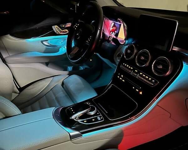 Чорний Мерседес GLC-Class Coupe, об'ємом двигуна 1.99 л та пробігом 140 тис. км за 39500 $, фото 3 на Automoto.ua