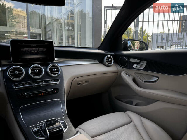 Черный Мерседес GLC-Class Coupe, объемом двигателя 2 л и пробегом 97 тыс. км за 38300 $, фото 42 на Automoto.ua