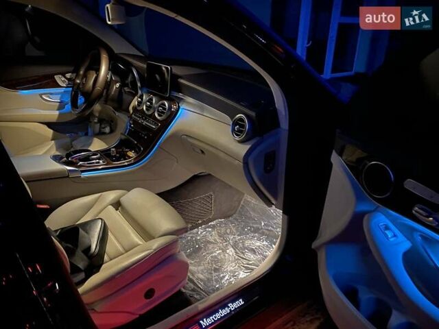 Чорний Мерседес GLC-Class Coupe, об'ємом двигуна 1.99 л та пробігом 140 тис. км за 39500 $, фото 4 на Automoto.ua