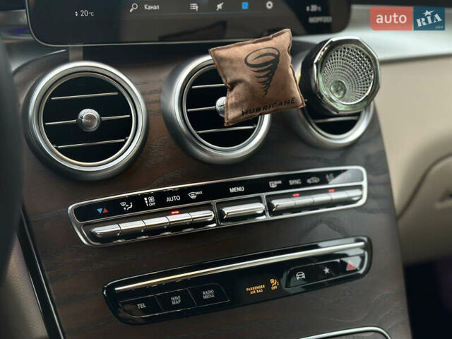 Чорний Мерседес GLC-Class Coupe, об'ємом двигуна 1.95 л та пробігом 52 тис. км за 48200 $, фото 33 на Automoto.ua
