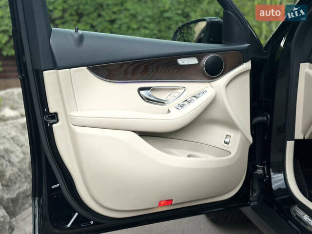 Черный Мерседес GLC-Class Coupe, объемом двигателя 1.95 л и пробегом 52 тыс. км за 45999 $, фото 18 на Automoto.ua