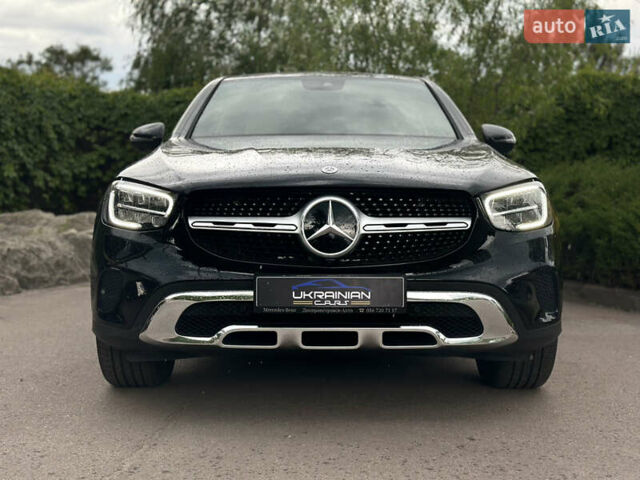 Черный Мерседес GLC-Class Coupe, объемом двигателя 1.95 л и пробегом 52 тыс. км за 45999 $, фото 4 на Automoto.ua