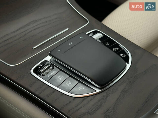 Черный Мерседес GLC-Class Coupe, объемом двигателя 1.95 л и пробегом 52 тыс. км за 45999 $, фото 32 на Automoto.ua
