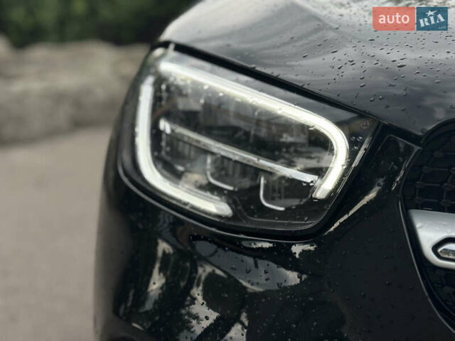 Чорний Мерседес GLC-Class Coupe, об'ємом двигуна 1.95 л та пробігом 52 тис. км за 48200 $, фото 5 на Automoto.ua