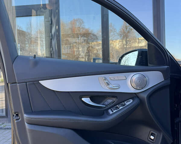 Чорний Мерседес GLC-Class Coupe, об'ємом двигуна 2.93 л та пробігом 88 тис. км за 49499 $, фото 2 на Automoto.ua