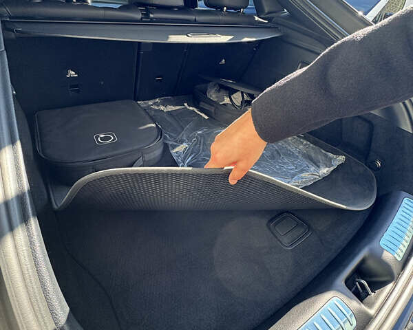 Мерседес GLC-Class Coupe 2024 у Києві на Automoto.ua Чорний Мерседес GLC-Class Coupe, об'ємом двигуна 2 л та пробігом 19 тис. км за 129999 $, фото 56 на Automoto.ua