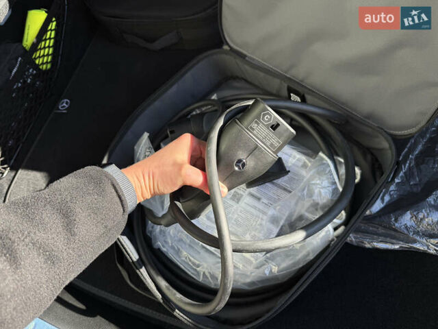 Мерседес GLC-Class Coupe 2024 у Києві на Automoto.ua Чорний Мерседес GLC-Class Coupe, об'ємом двигуна 2 л та пробігом 19 тис. км за 129999 $, фото 54 на Automoto.ua