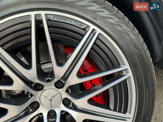 Мерседес GLC-Class Coupe 2024 у Києві на Automoto.ua Чорний Мерседес GLC-Class Coupe, об'ємом двигуна 2 л та пробігом 19 тис. км за 129999 $, фото 94 на Automoto.ua