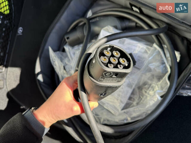 Мерседес GLC-Class Coupe 2024 у Києві на Automoto.ua Чорний Мерседес GLC-Class Coupe, об'ємом двигуна 2 л та пробігом 19 тис. км за 129999 $, фото 55 на Automoto.ua