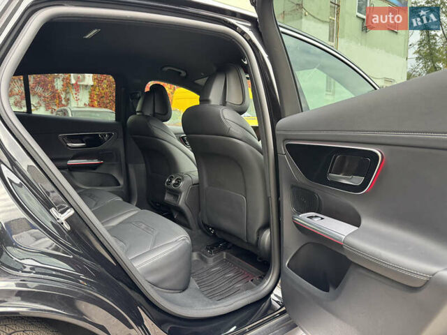 Мерседес GLC-Class Coupe 2024 у Києві на Automoto.ua Чорний Мерседес GLC-Class Coupe, об'ємом двигуна 2 л та пробігом 19 тис. км за 129999 $, фото 44 на Automoto.ua