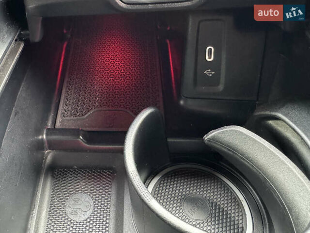 Мерседес GLC-Class Coupe 2024 у Києві на Automoto.ua Чорний Мерседес GLC-Class Coupe, об'ємом двигуна 2 л та пробігом 19 тис. км за 129999 $, фото 36 на Automoto.ua