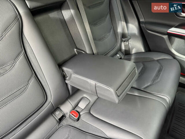 Мерседес GLC-Class Coupe 2024 у Києві на Automoto.ua Чорний Мерседес GLC-Class Coupe, об'ємом двигуна 2 л та пробігом 19 тис. км за 129999 $, фото 48 на Automoto.ua