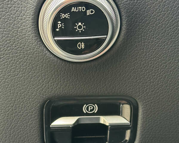 Мерседес GLC-Class Coupe 2024 у Києві на Automoto.ua Чорний Мерседес GLC-Class Coupe, об'ємом двигуна 2 л та пробігом 19 тис. км за 129999 $, фото 17 на Automoto.ua