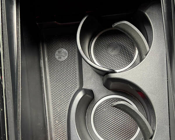 Мерседес GLC-Class Coupe 2024 у Києві на Automoto.ua Чорний Мерседес GLC-Class Coupe, об'ємом двигуна 2 л та пробігом 19 тис. км за 129999 $, фото 35 на Automoto.ua