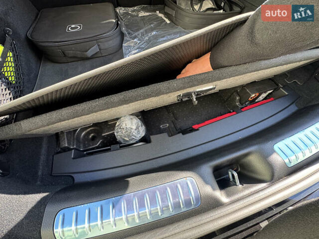 Мерседес GLC-Class Coupe 2024 у Києві на Automoto.ua Чорний Мерседес GLC-Class Coupe, об'ємом двигуна 2 л та пробігом 19 тис. км за 129999 $, фото 57 на Automoto.ua