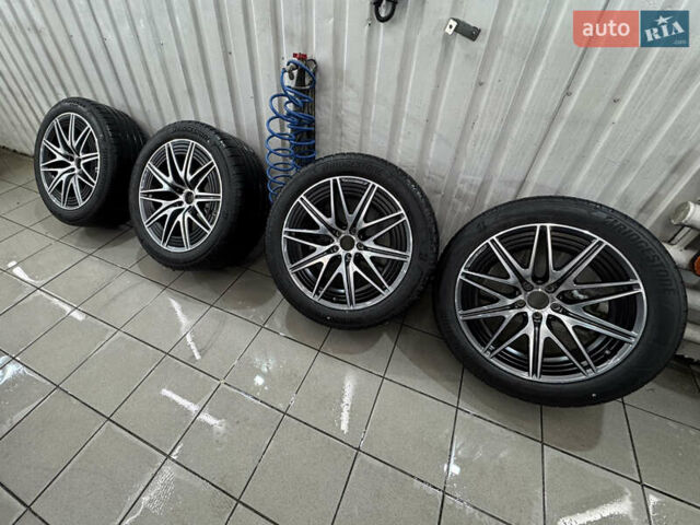 Мерседес GLC-Class Coupe 2024 у Києві на Automoto.ua Чорний Мерседес GLC-Class Coupe, об'ємом двигуна 2 л та пробігом 19 тис. км за 129999 $, фото 101 на Automoto.ua