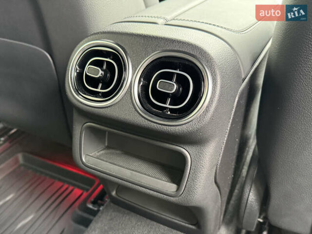 Мерседес GLC-Class Coupe 2024 у Києві на Automoto.ua Чорний Мерседес GLC-Class Coupe, об'ємом двигуна 2 л та пробігом 19 тис. км за 129999 $, фото 49 на Automoto.ua