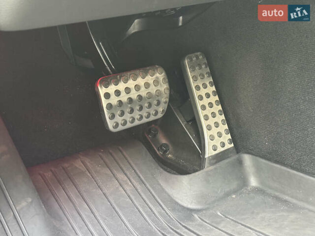 Мерседес GLC-Class Coupe 2024 у Києві на Automoto.ua Чорний Мерседес GLC-Class Coupe, об'ємом двигуна 2 л та пробігом 19 тис. км за 129999 $, фото 16 на Automoto.ua