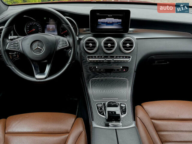 Червоний Мерседес GLC-Class Coupe, об'ємом двигуна 1.99 л та пробігом 147 тис. км за 40900 $, фото 12 на Automoto.ua