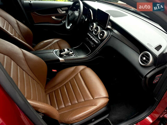 Червоний Мерседес GLC-Class Coupe, об'ємом двигуна 1.99 л та пробігом 147 тис. км за 40900 $, фото 9 на Automoto.ua