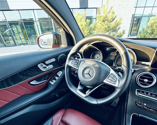 Красный Мерседес GLC-Class Coupe, объемом двигателя 2.14 л и пробегом 65 тыс. км за 43000 $, фото 20 на Automoto.ua