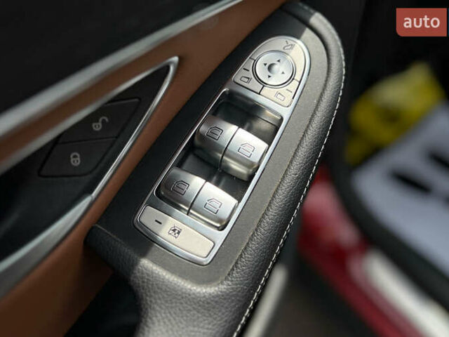 Красный Мерседес GLC-Class Coupe, объемом двигателя 2 л и пробегом 77 тыс. км за 65990 $, фото 19 на Automoto.ua