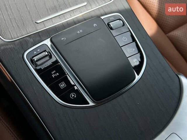 Красный Мерседес GLC-Class Coupe, объемом двигателя 2 л и пробегом 77 тыс. км за 65990 $, фото 25 на Automoto.ua